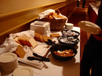 ヨセミテ国立公園へ出発！コンチネンタル朝食と広大な農園が広がるドライブ道中｜HAL卒業旅行記Day2｜🇺🇸USA 2007 🚌🍎