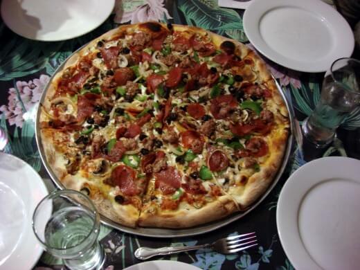 サンフランシスコの夕食は巨大LLサイズピザ！5人でシェアする本場のボリューム｜HAL卒業旅行記Day1｜🇺🇸USA 2007 🍕🇺🇸