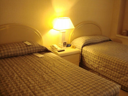 ロサンゼルスの老舗ウィルシャーグランドホテル宿泊記：3人1部屋のリアルな室内と窓からの景色｜HAL卒業旅行記Day4｜🇺🇸USA 2007 🏨🌆