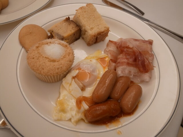 AH グラナダ パレスの朝食と記念撮影！アルハンブラからセビージャへ世界遺産巡り｜スペイン・ポルトガル母息子旅 Day5 🥐🕌