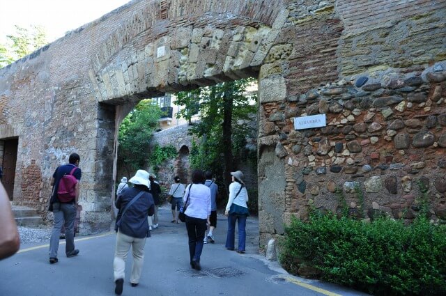 世界遺産アルハンブラ宮殿へ！精緻なイスラム建築の至宝に息を呑む｜スペイン・ポルトガル母息子旅 Day5 🕌✨