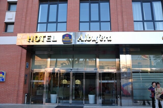 バレンシアの4つ星ホテルに到着！裏手の巨大スーパーは買い物天国｜スペイン・ポルトガル母息子旅 Day2 🏨🍭