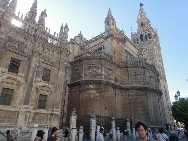 世界第3位の規模に圧倒！セビージャ大聖堂と「ヒラルダの塔」の美しき外観｜スペイン・ポルトガル母息子旅 Day5 ⛪️🔔