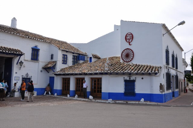 聖書の次に売れている!? ドン・キホーテの舞台でアイス休憩と記念撮影｜スペイン・ポルトガル母息子旅 Day4 🍦📚