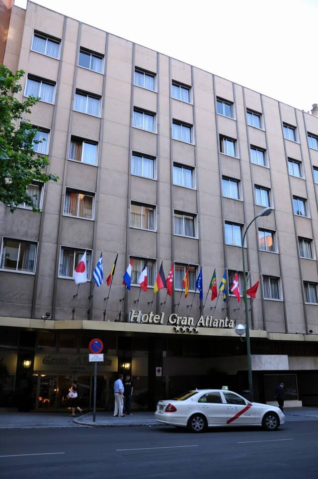 マドリードの4つ星「グラン アトランタ」に到着！狭いトイレとお湯の洗礼｜スペイン・ポルトガル母息子旅 Day3 🏨🚿