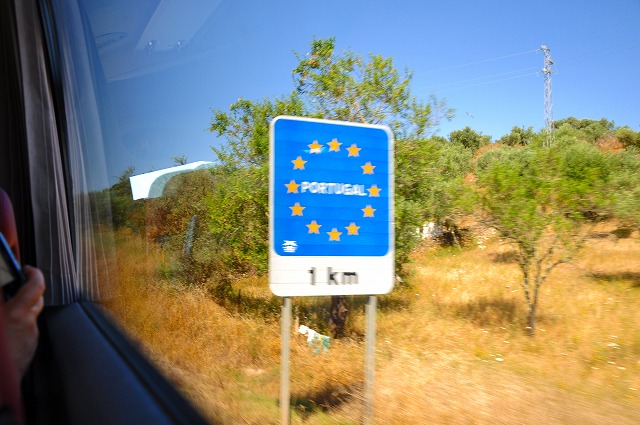 6日目 スペインからポルトガルの国境をバスで通過