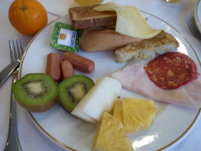 470kmの大移動スタート！世界遺産を巡る強行軍の前のパワー朝食｜スペイン・ポルトガル母息子旅 Day3 🍳🚌