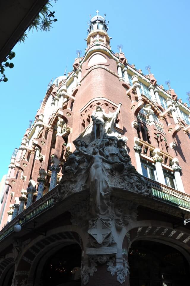 カタルーニャ音楽堂の彫刻に圧倒！バルセロナの格安レンタル自転車｜スペイン・ポルトガル母息子旅Day2 🎶🚲