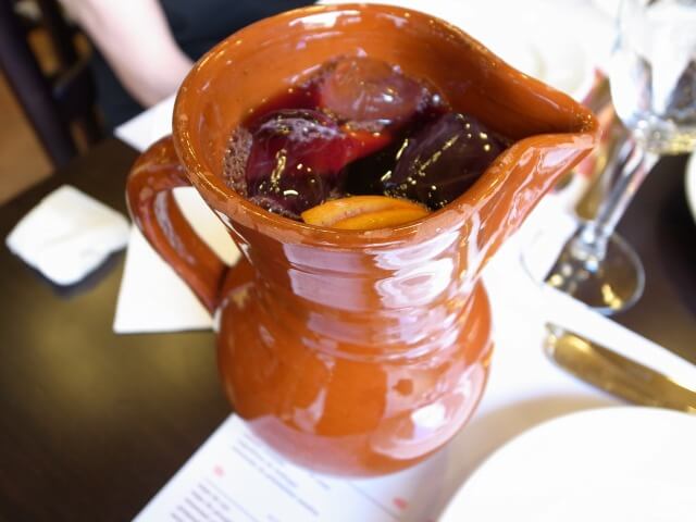 マドリードのバルでタパス三昧！サングリアと添乗員さんのサプライズ誕生会｜スペイン・ポルトガル母息子旅 Day3 🍷🎂