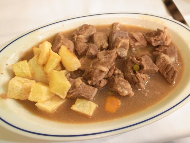 マドリードでとろけるシチューランチ！昼からサングリアで乾杯｜スペイン・ポルトガル母息子旅 Day4 🍲🍷