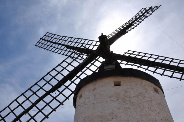 ラ・マンチャの白い風車に感動！ドン・キホーテの面影を残すコンスエグラへ｜スペイン・ポルトガル母息子旅 Day4 🌬️🤍