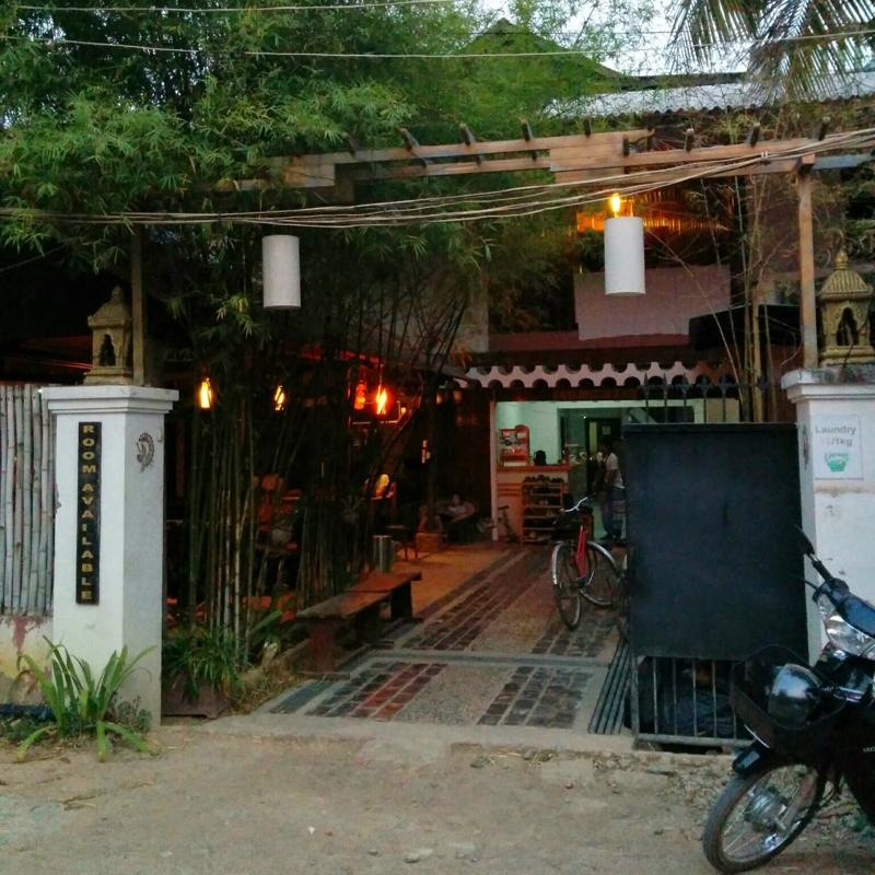 人生初のドリトミーに泊まる@カンボジア、シティプレミアムゲストハウス、夕飯は近くのローカル屋台で