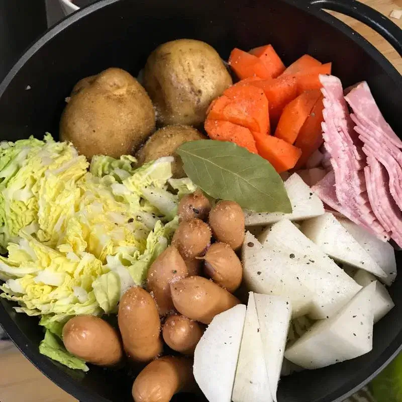 バーミキュラ オーブンポットラウンド 22cmで挑む初ポトフ｜弱火50分の無水調理で野菜の旨みを抽出🥘🥬🧪