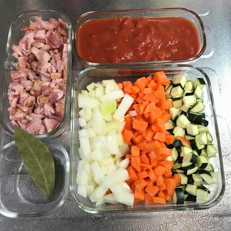 バーミキュラ 22cmで作るミネストローネ｜中火予熱3分と弱火25分で野菜の甘みを最大化🍅🥣