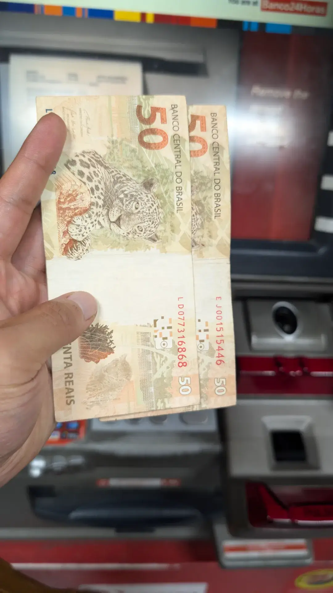 現地のATMで引き出したブラジル・レアル紙幣（50レアル札）です。
