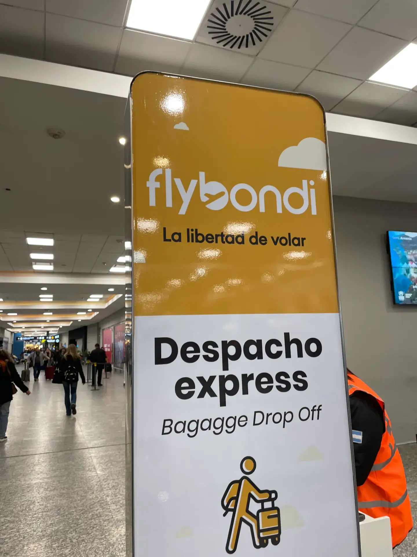 ホルヘ・ニューベリー空港のFlybondi手荷物預け入れカウンター