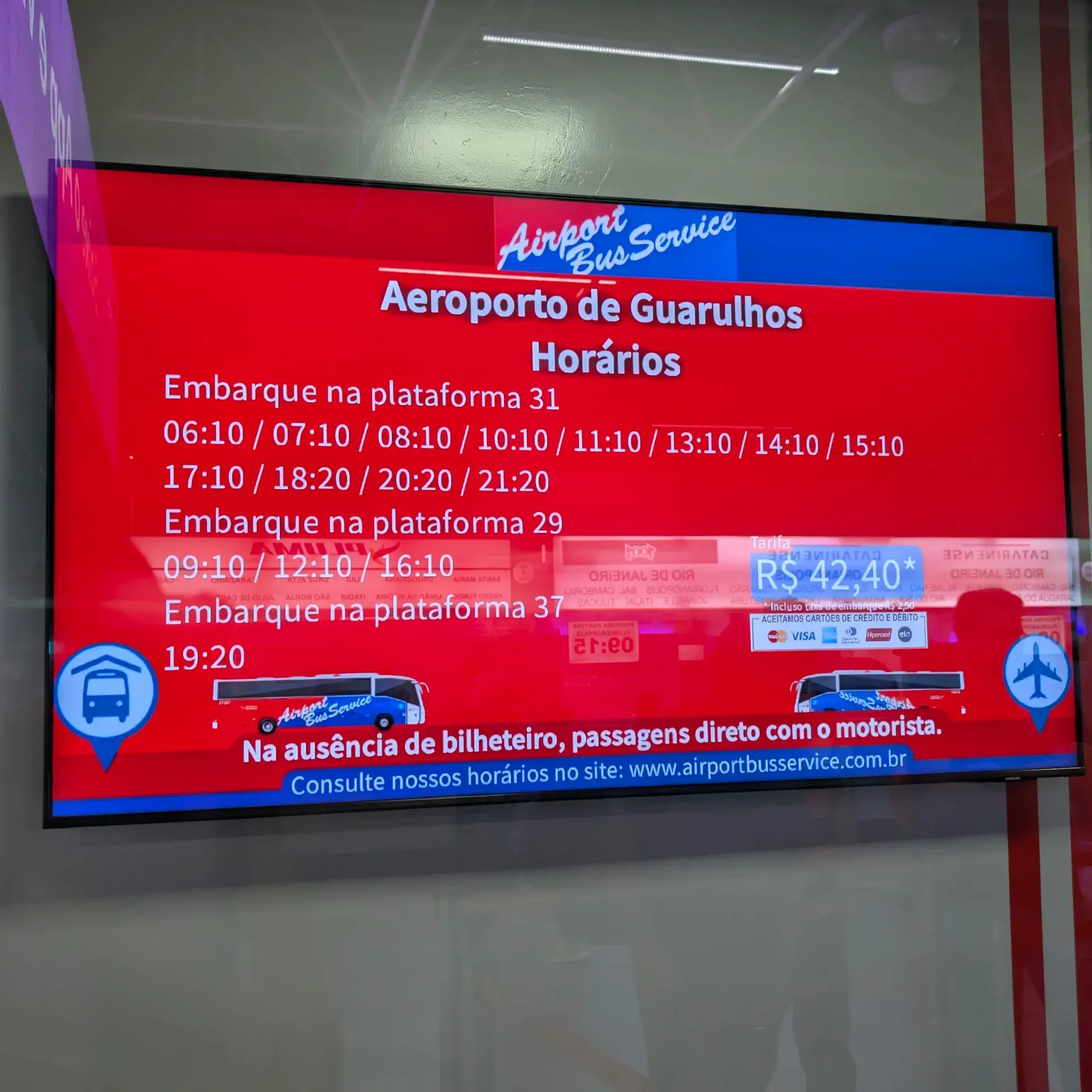 サンパウロのグアルーリョス国際空港へ向かう「Airport Bus Service」の時刻表と運賃案内