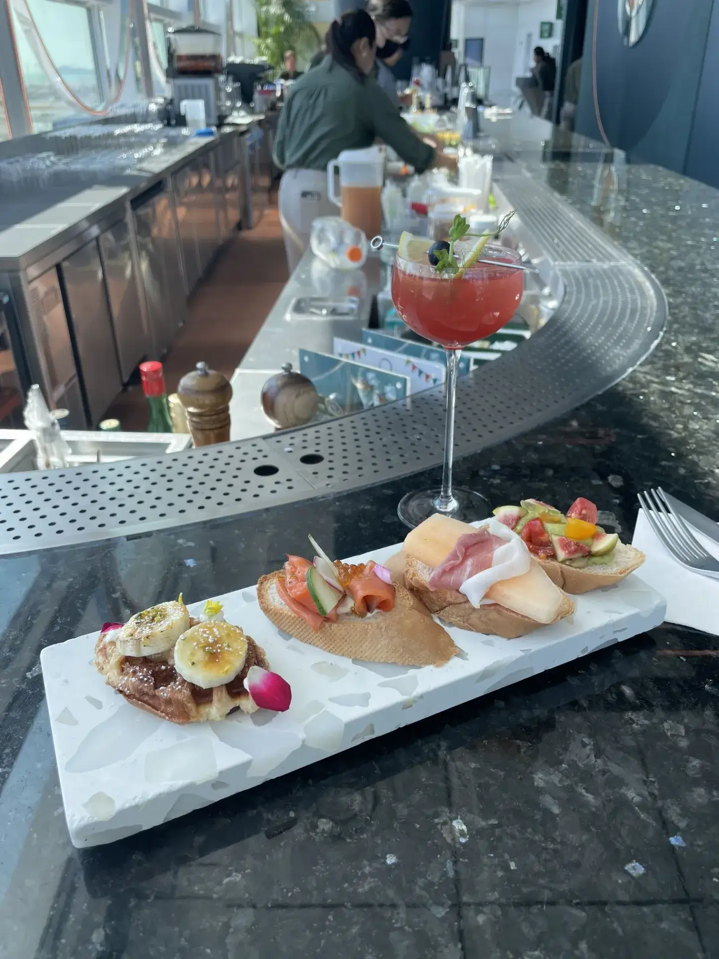 南米ひとり旅スタート｜羽田空港ラウンジ＆香港乗り継ぎ完全ガイド🇯🇵✈️🇭🇰