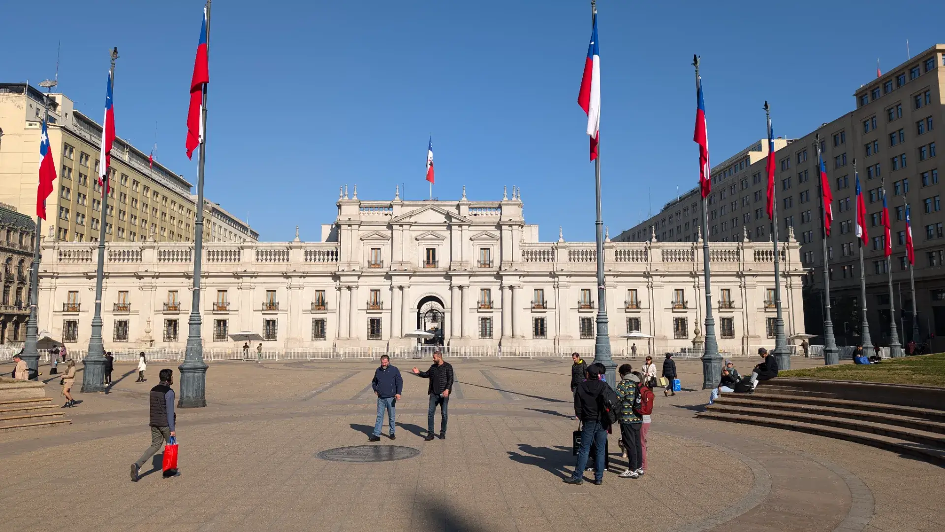サンティアゴのラ・モネダ宮殿の広場