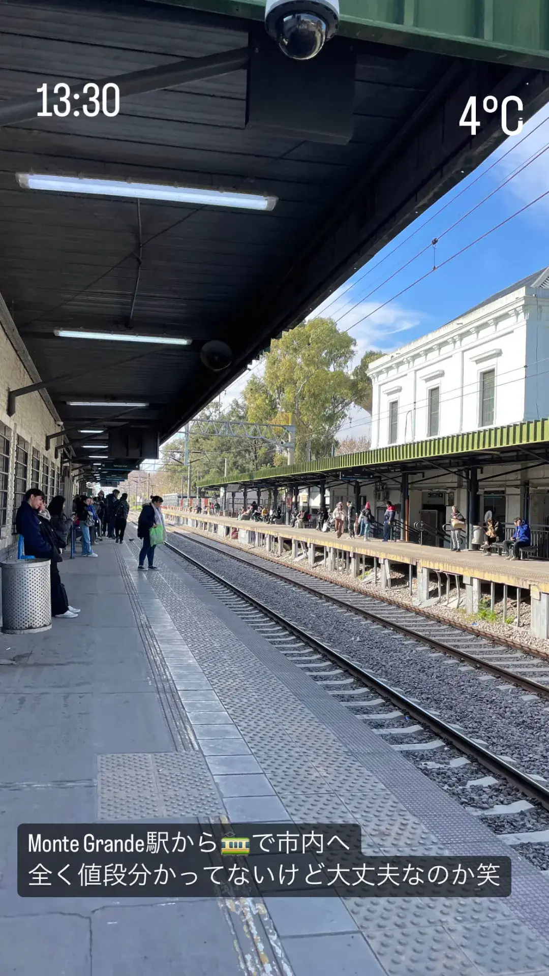 アルゼンチンのモンテ・グランデ駅のプラットフォーム