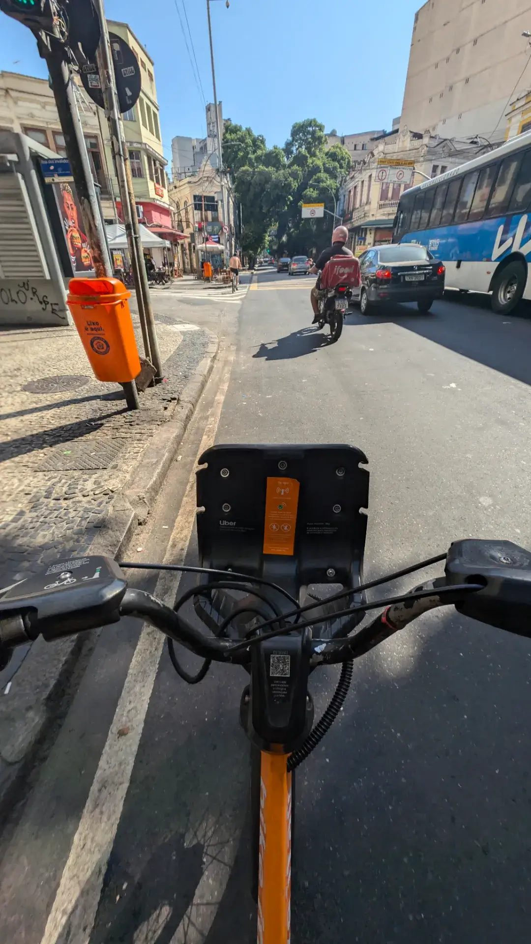 リオデジャネイロの街中で利用できるシェアサイクル「Bike Itaú」です。街歩きの便利な移動手段として親しまれています。