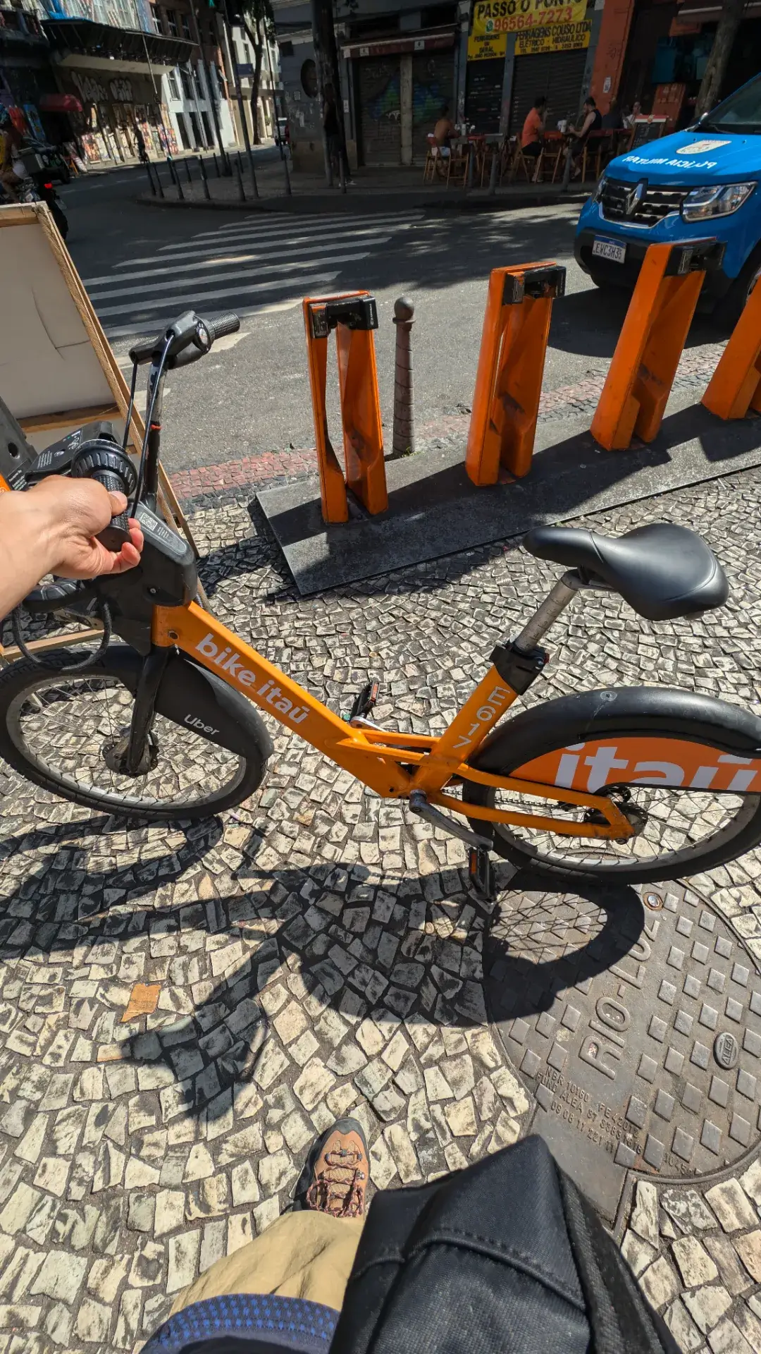 リオデジャネイロの街中で利用できるシェアサイクル「Bike Itaú」です。街歩きの便利な移動手段として親しまれています。