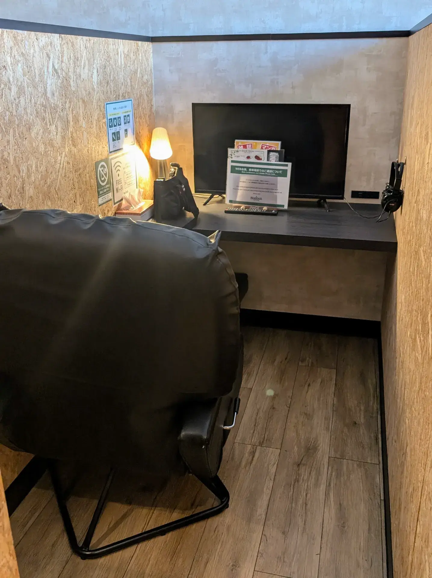 関西国際空港の「KIXエアポート カフェラウンジ NODOKA」内にある個室ブース