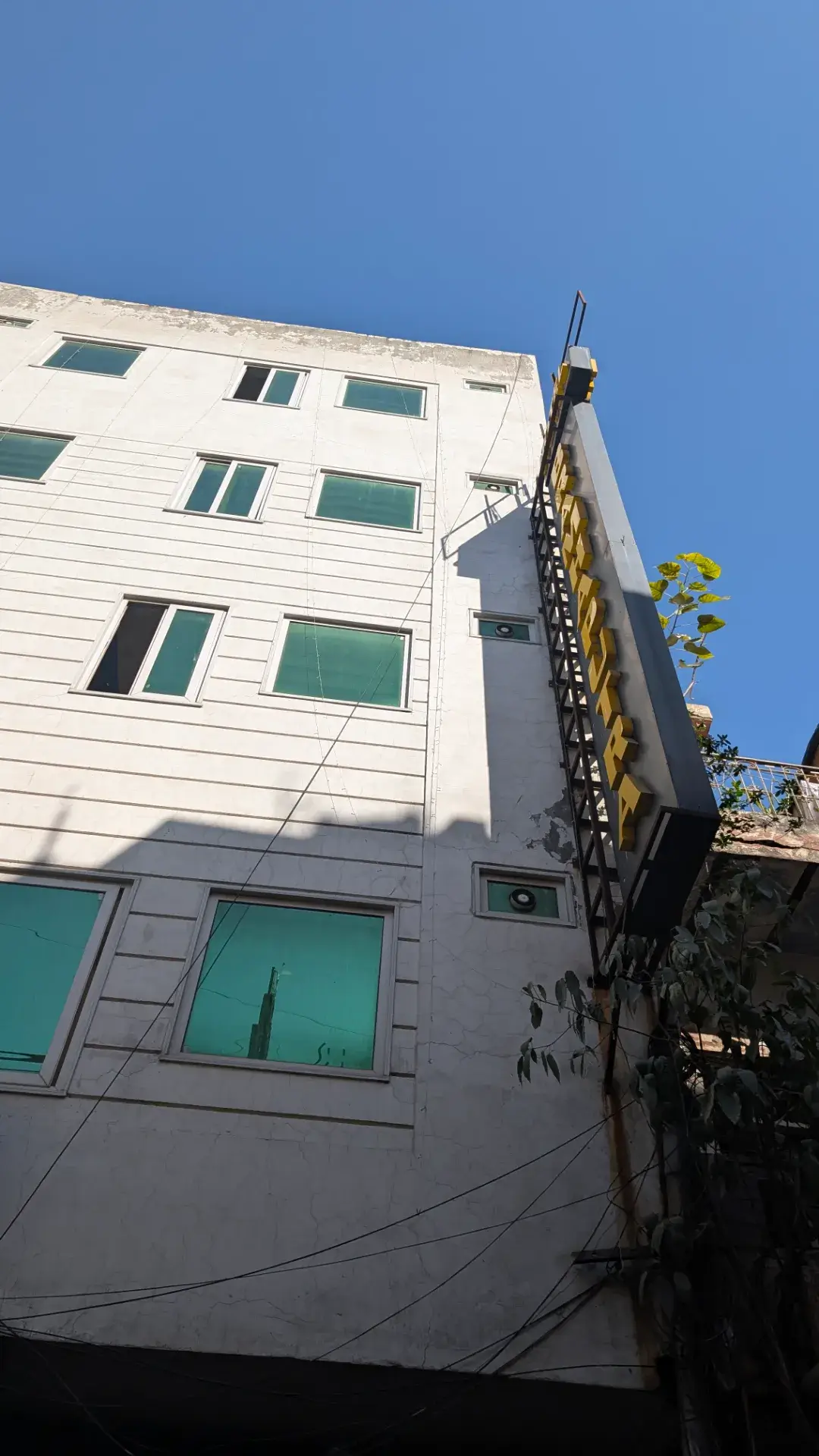 デリーの宿で予約トラブル発生。Agoda失敗とAirbnb活用の教訓｜🇮🇳インド旅Day2-後編 🏨📲