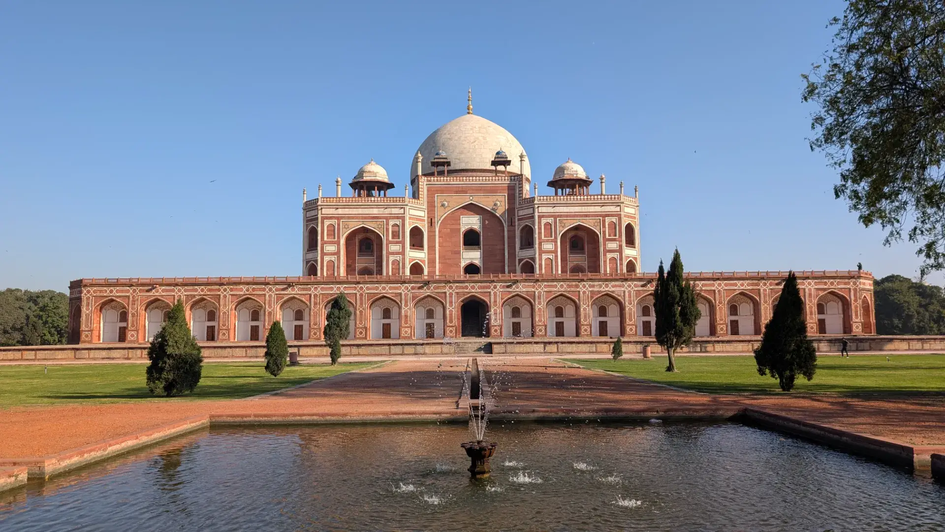 フマユーン廟の美しさに感動。ロータス寺院の大行列とインド観光の洗礼｜🇮🇳インド旅Day2-中編 🏛️🚶‍♂️