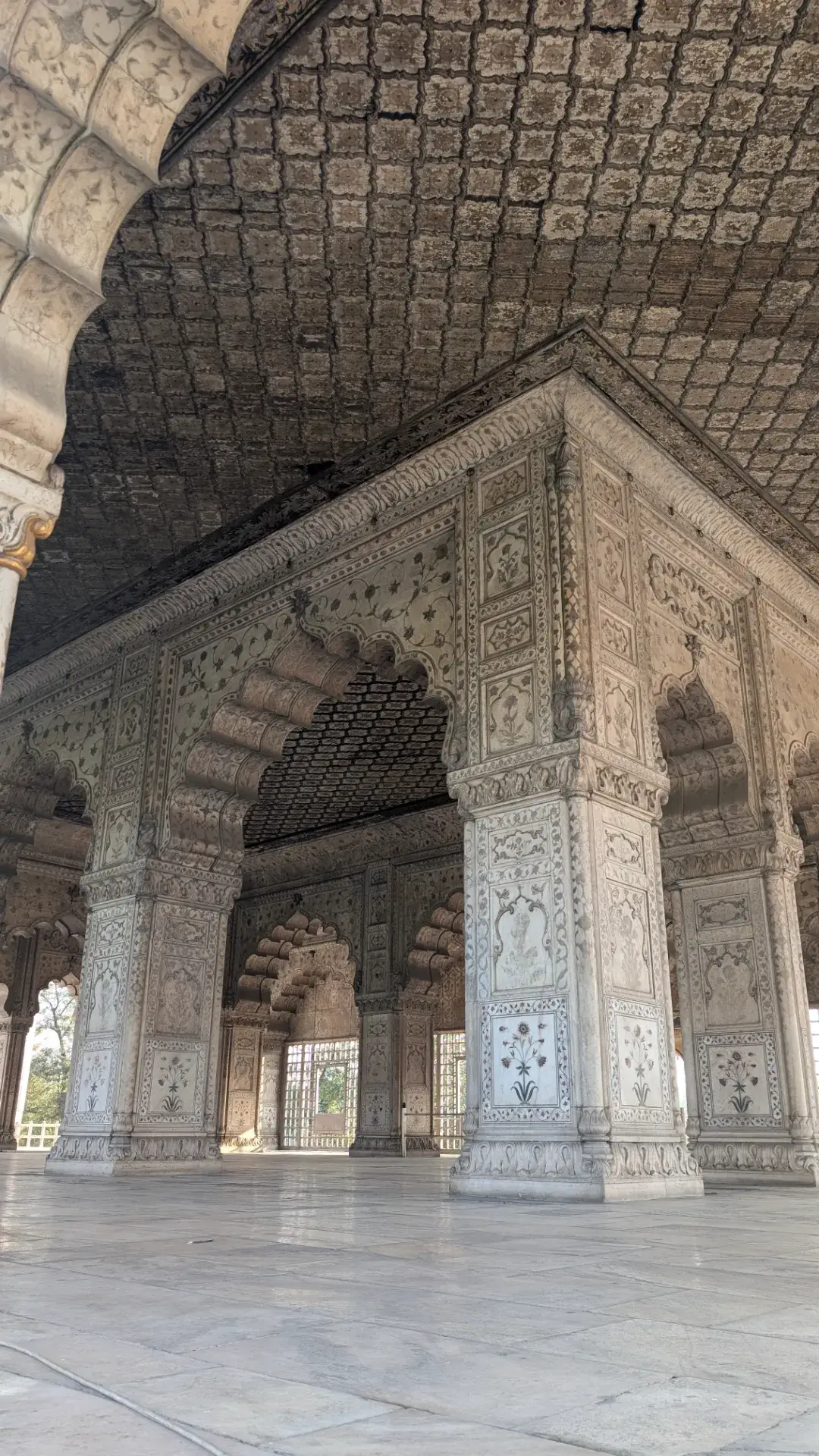 レッド・フォート内の「ディーワーネ・ハース（皇帝の私的謁見の間）」に見られる繊細な装飾と建築