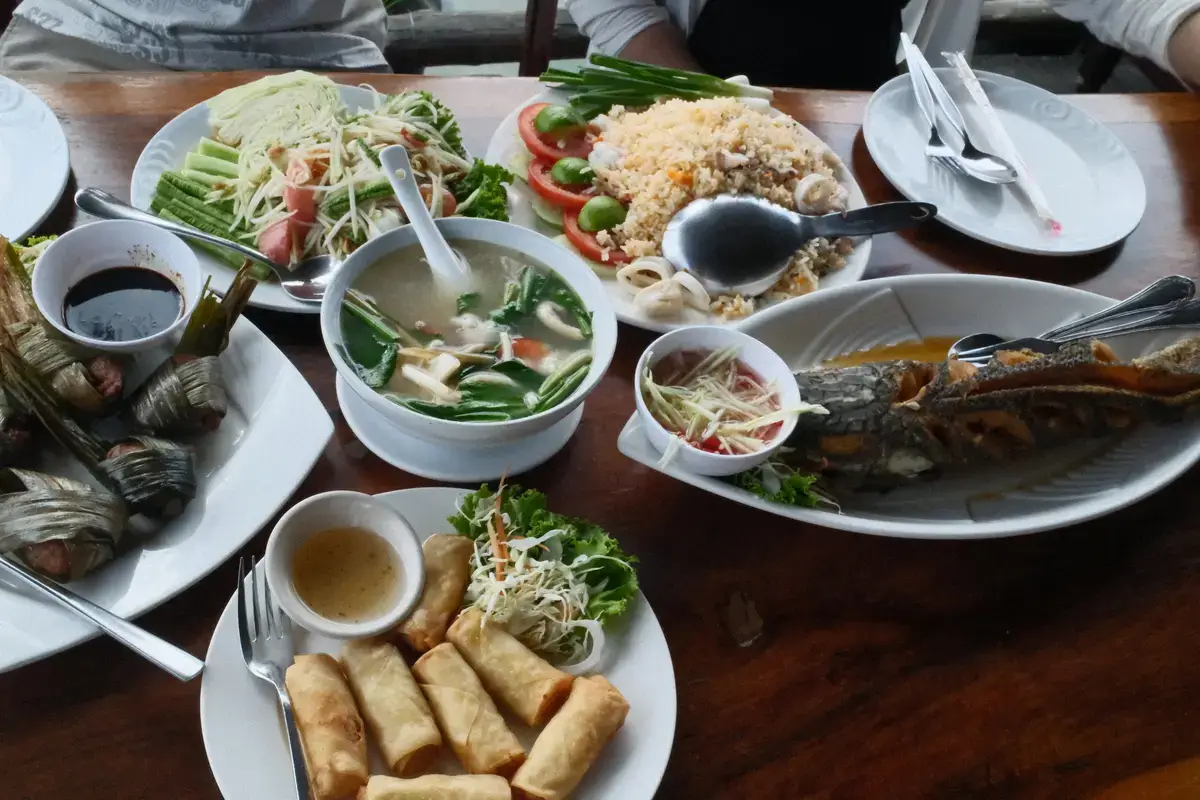 🇹🇭タイ旅Day5-後編｜🕌【カンチャナブリー】世界最大の巨大仏塔と絶景ランチ！弟のエスコートに感謝の1日🚗💖