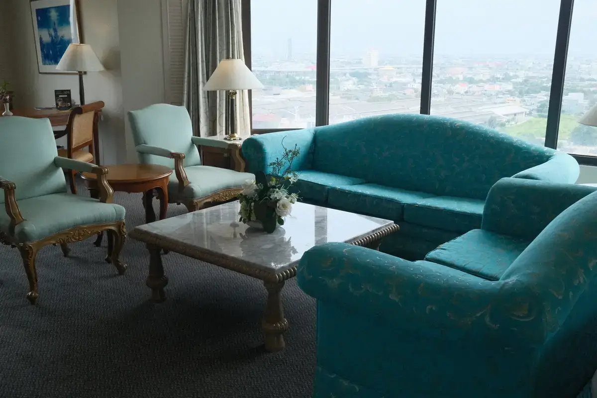 モンティエン・リバーサイド・ホテルのスイートルーム内部