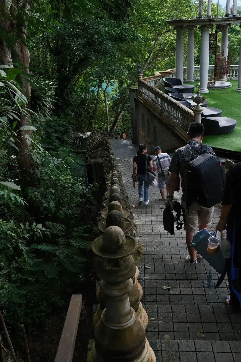 カンチャナブリの「ザ・フォー・レスト・リゾート（The For Rest Resort）」の入口付近の風景