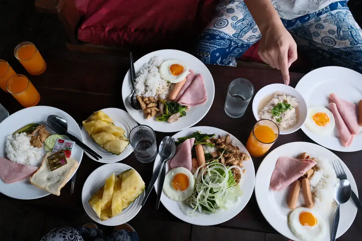 🇹🇭タイ旅Day5-前編｜🍍【カンチャナブリー】朝からタイ料理堪能！ドローンで狙うクウェー川の絶景🛸✨
