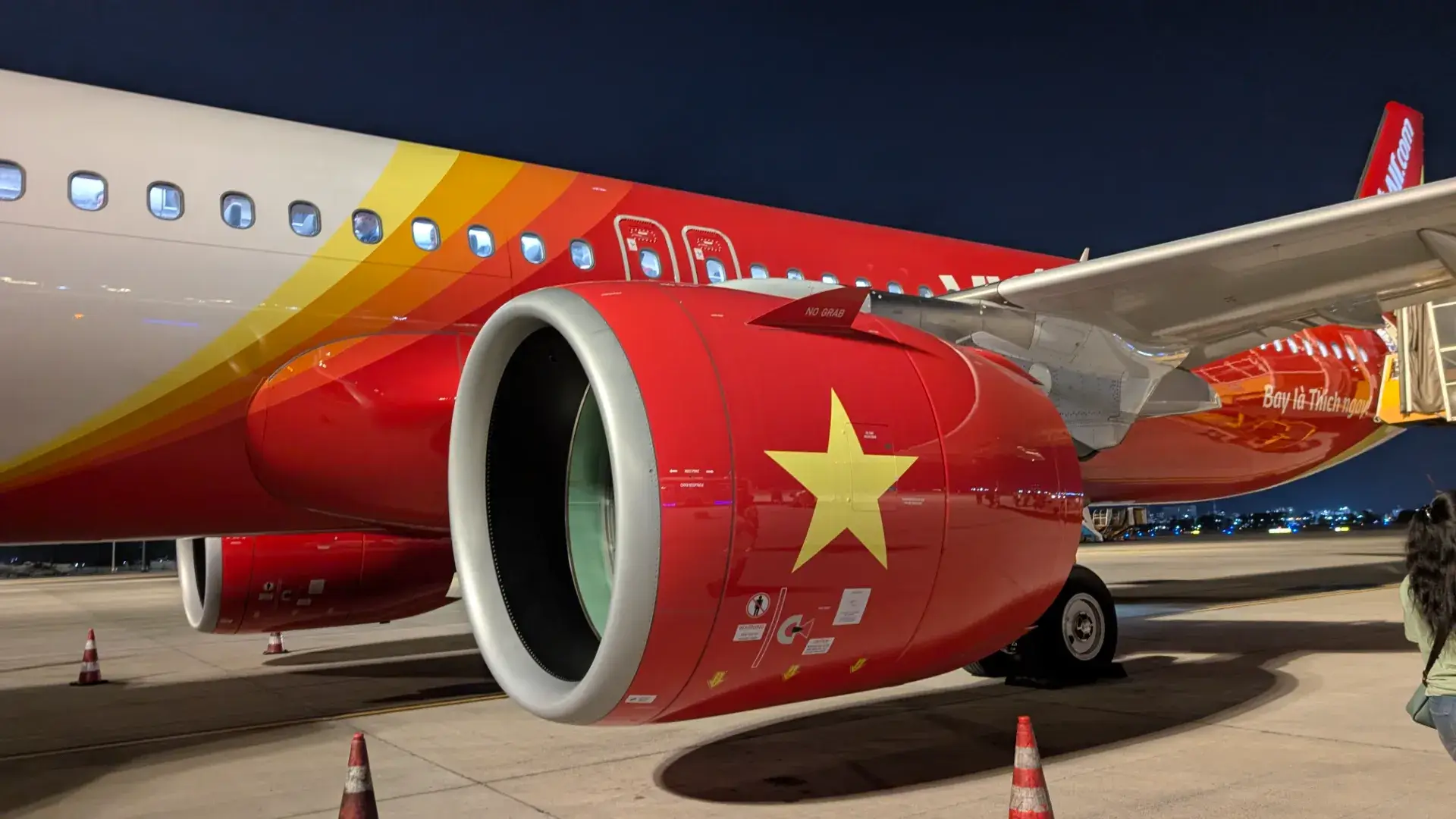 成田空港の駐機場に停泊するベトジェットエアの機体